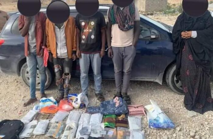 ضبط عصابة تهريب حشيش وكبتاجون في نقطة أمنية بالمهرة