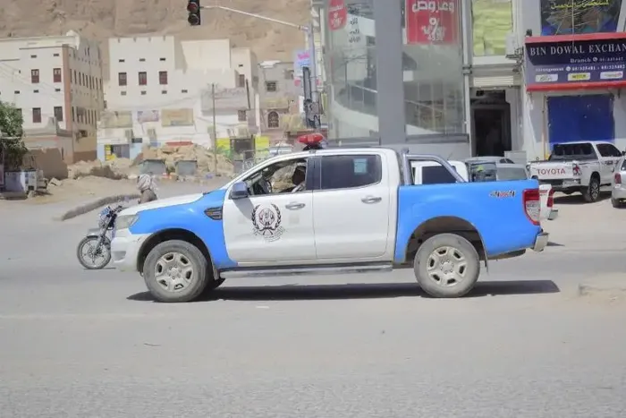 ضبط أسلحة ومعدات عسكرية في حملة للشرطة بمدينة المكلا