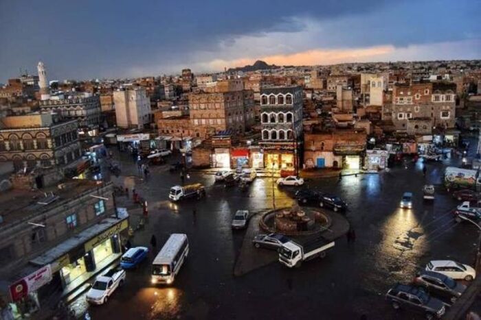 حملة حوثية على الأسواق في مدينة ذمار وإغلاق عدد منها