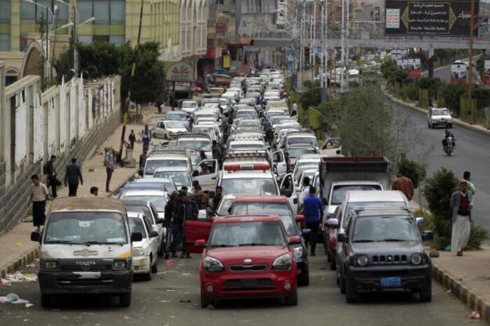 مجددا.. أزمة مشتقات نفطية تعصف بالعاصمة صنعاء