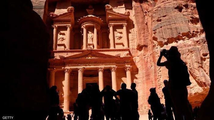 عمرها آلاف السنين.. اكتشاف مقبرة سرية تحت "الخزنة" في الأردن