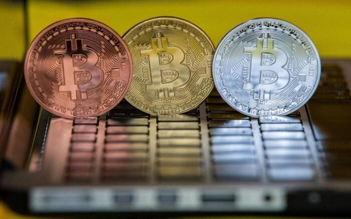 البتكوين تتخطى حاجز الـ19 الف دولار