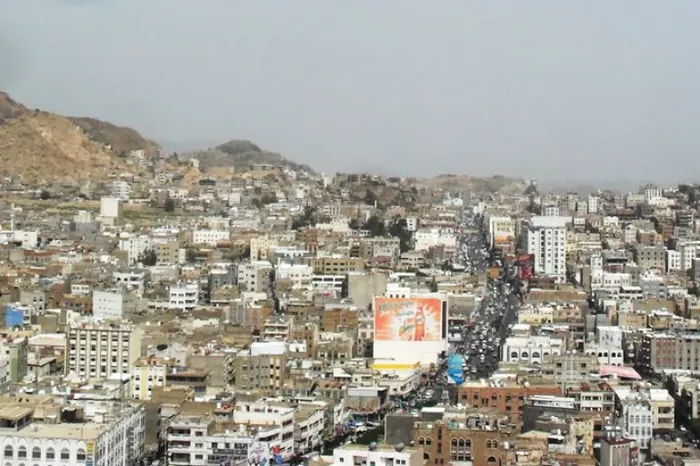 تعز… اعتداء وحشي على صحفي وزوجته والجاني بقبضة الأمن