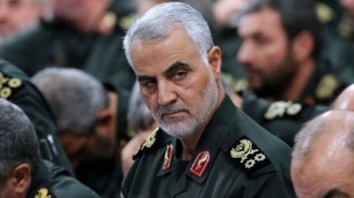 كاتب إيراني يكشف التفاصيل.. من الذي وجه بقتل الرئيس علي عبدالله صالح؟