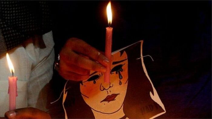 أشعلت النار في نفسها بعدما اتهمت عضوا في البرلمان باغتصابها