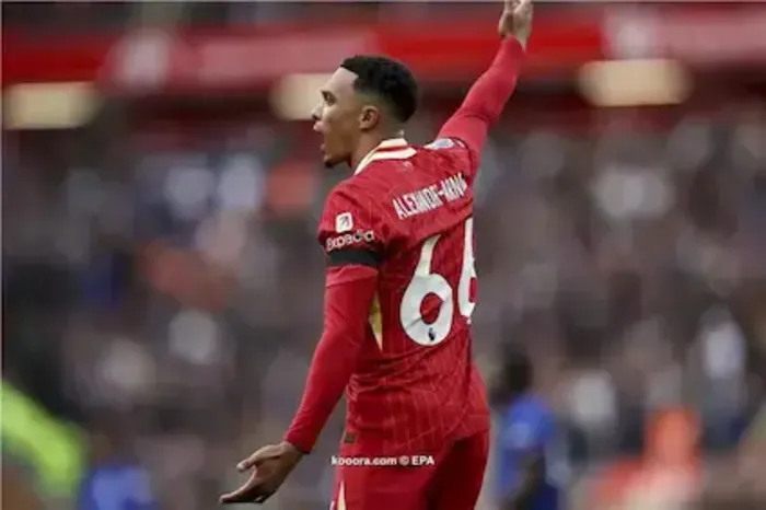 أرنولد: صلاح لاعب استثنائي لا يصدق