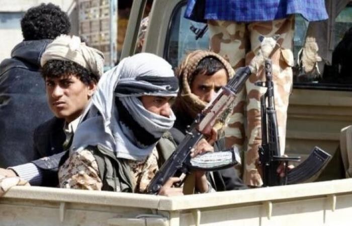 مقتل مواطن وإصابة آخر دهساً بعجلات طقم حوثي في الحديدة