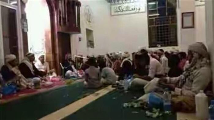 مليشيا الحوثي تواصل انتهاك دور العبادة وتطرد أئمة المساجد