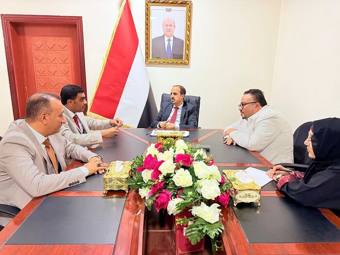 الإرياني يبحث في عدن استعدادات انطلاق الموسم السياحي في أرخبيل سقطرى