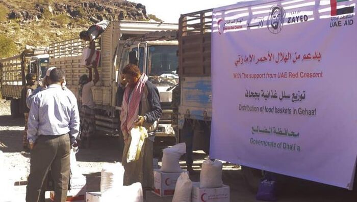 هلال الإمارات يسير قافلة إغاثة لـ 1000 أسرة في مديرية جحاف في #الضالع