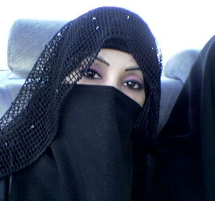 علوي الهياشي.. كيف يصطاد ويتاجر بالنساء؟!