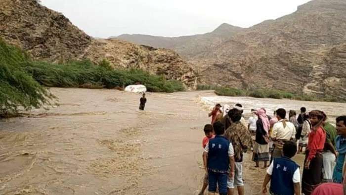فاجعة كبيرة.. وفاة 7 فتيات من عائلة واحدة غرقا بسيول الأمطار في أبين