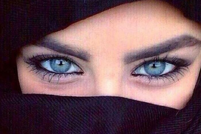 العين الزرقاء ليست زرقاء.. ولكن ماذا؟