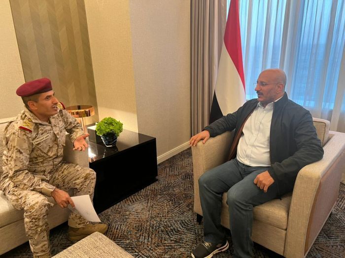 العميد طارق صالح يلتقي قائد المنطقة العسكرية الخامسة