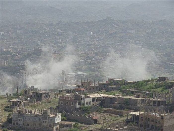 مدفعية مليشيا الحوثي تقصف مناطق على الحدود الادارية بين لحج وتعز