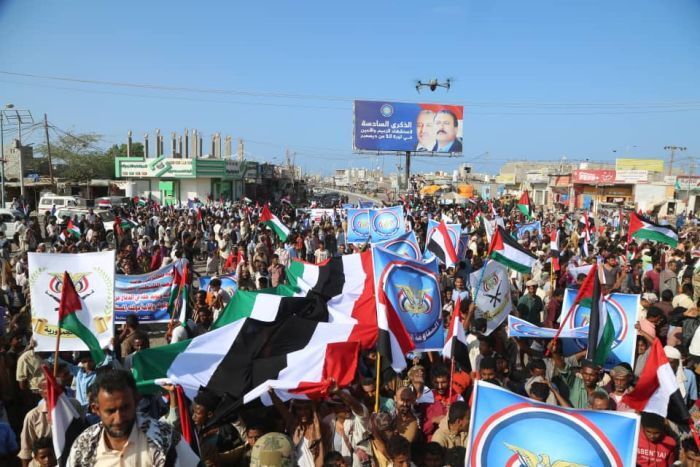 فيديو| أبناء المخا في وقفة تضامنية: مع الشعب الفلسطيني وضد المتاجرة بقضيته لأجندة إيرانية