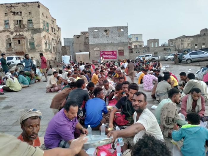 بمبادرة شبابية.. إفطار جماعي في مدينة المخا