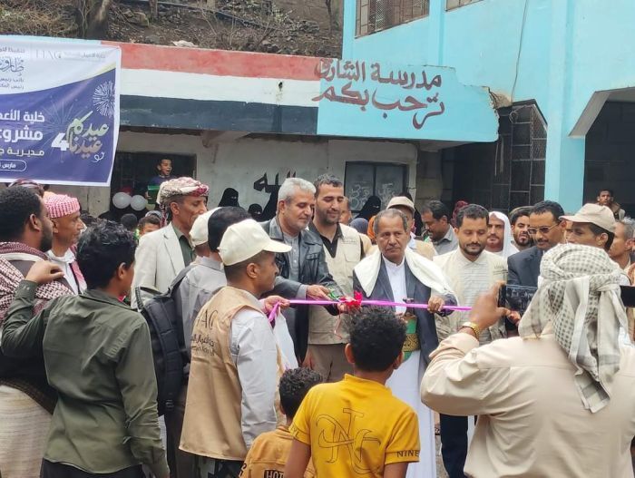 كسوة العيد.. إنسانية المقاومة الوطنية ترسم الابتسامة في وجه 2000 طفل في جبل حبشي بتعز