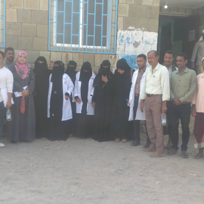 تعز.. تدشين "قافلة طبية" لمعالجة حُمّيات الأطفال في موزع