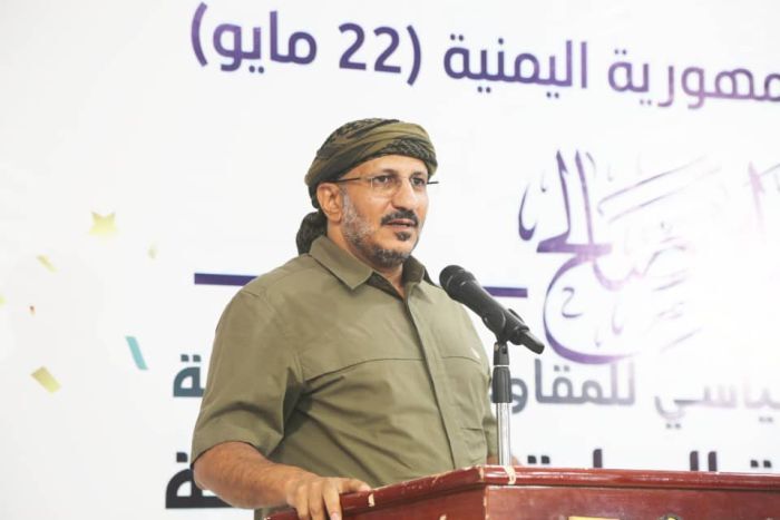طارق صالح يشهد تخرج الدفعة الأولى من جامعة الحديدة ويعلن تبرعه بمليار ريال لإنشاء مبان