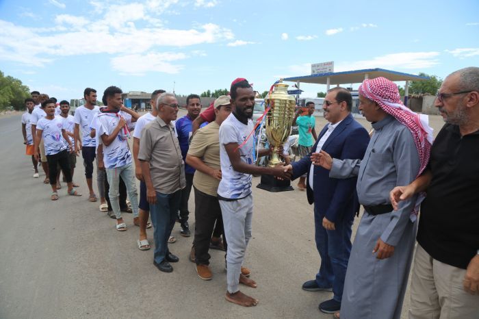 أبو حورية يتقدم مستقبلي نادي ميناء المخا ويؤكد دعمه للوصول إلى دوري الأضواء