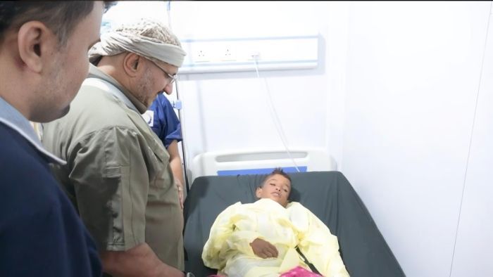 فيديو| طارق صالح يتفقد المصابين في الحادث المروري ويغادر خارج الوطن لإجراء عملية جراحية