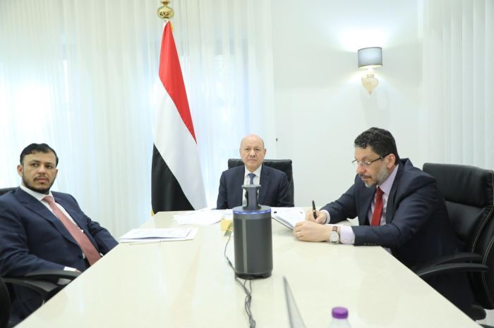مجلس القيادة الرئاسي يناقش المستجدات ويهنئ الشعب السوري بسقوط نظام الوصاية الإيرانية
