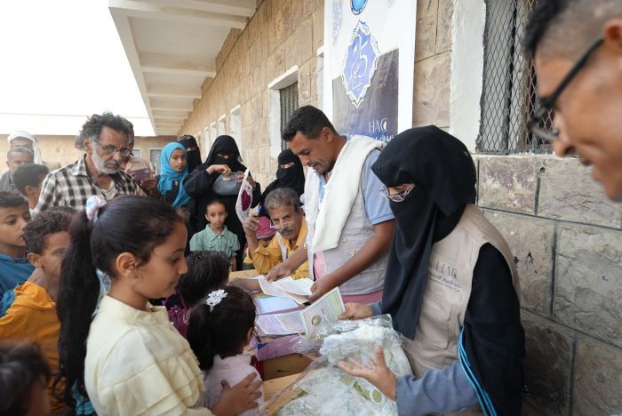 إنسانية المقاومة الوطنية تزرع بسمة العيد في وجوه 14 ألف طفل وطفلة في مديريات صبر الثلاث والحجرية