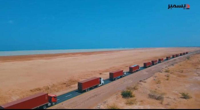 وصول شحنة ثانية من معدات محطة الطاقة الشمسية الإضافية بالمخا