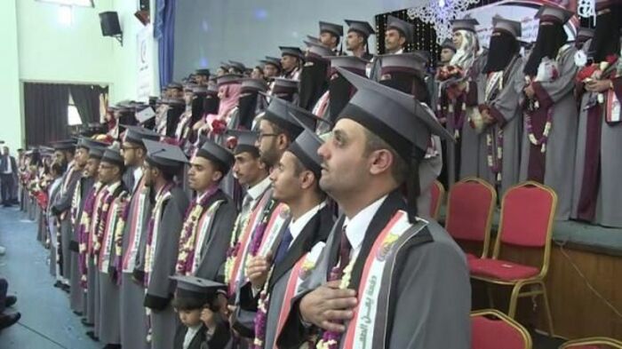 مليشيا الحوثي تحظر حفلات تخرج طلاب الجامعات