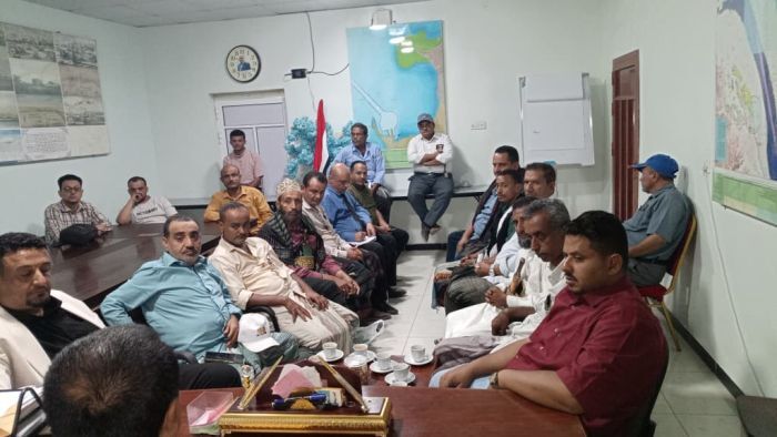 مؤسسة موانئ البحر الأحمر تستعرض جاهزية ميناء المخا أمام القطاع التجاري