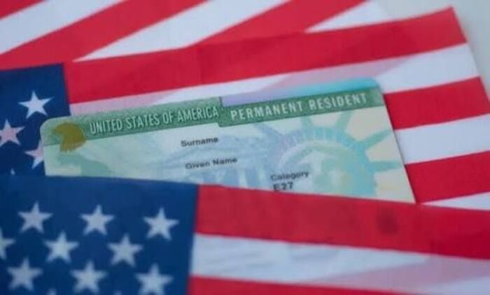 الولايات المتحدة تفرض قيوداً جديدة على حاملي البطاقة الخضراء من اليمنيين