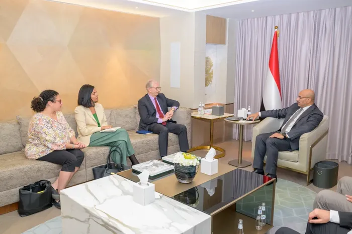 طارق صالح يستقبل السفير الألماني في الرياض