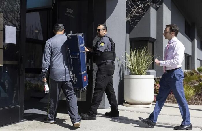 اتهام 3 مهندسين من "وادي السيليكون" بسرقة أسرار تجارية من شركة غوغل وإرسال بيانات إلى إيران