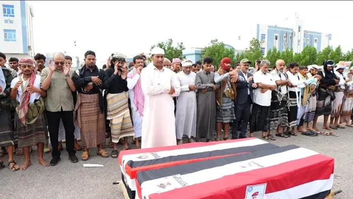 المقاومة الوطنية تشيع شهيدين من أبطال الزرانيق