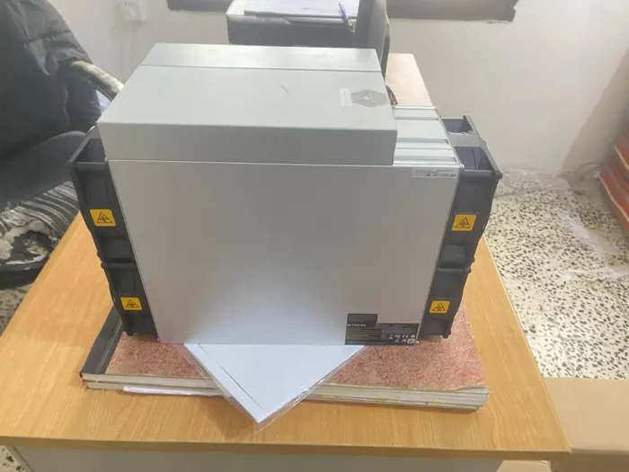 ضبط جهاز تعدين عملات رقمية في منفذ صرفيت