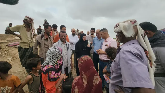 وفد دولي يطلع على أضرار السيول في ريف المخا بمحافظة تعز