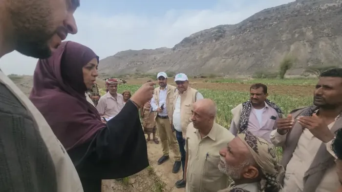 فريق أممي يطّلع على أضرار السيول في ريف المخا ويؤكد استمرار دعم مشاريع الاستصلاح الزراعي