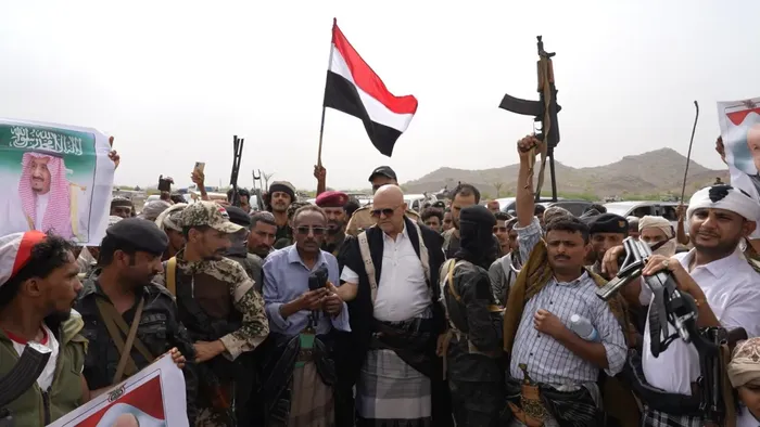 وقفة قبَلية مسلحة في موزع: الحسم العسكري هو الحل لاستعادة الدولة وتحقيق السلام العادل والشامل
