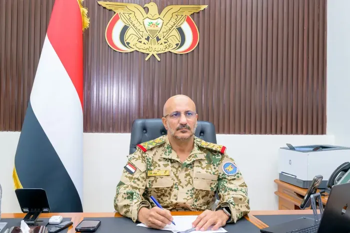 عاجل | طارق صالح: ترتيب الصفوف إعادة تجميع القوات بالتشاور مع التحالف