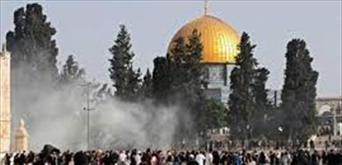 مئات المستوطنين يقتحمون الأقصى وعددا من البلدات الفلسطينية