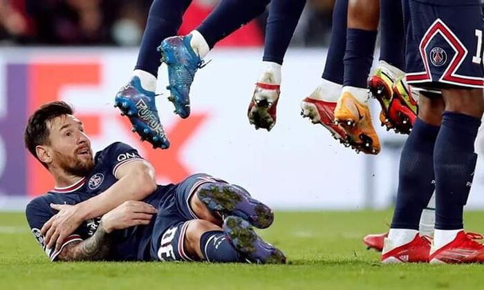 البرازيلي نيمار يسخر من #ميسي بعد لقطة مانشستر سيتي المثيرة