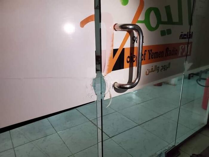بعض ما تيسر رصده من أصداء على إغلاق ونهب #إذاعة  "صوت #اليمن" في صنعاء (معلومات صادمة)