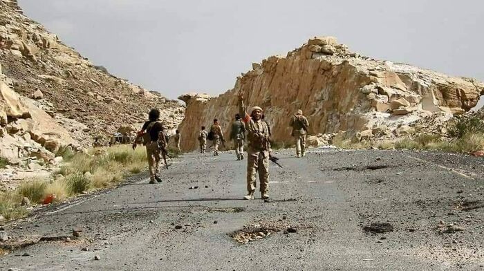 الجيش اليمني يحرر مثلث عاهم ويدخل مدينة حرض ويأسر عدد من مقاتلي الحوثي في حجة