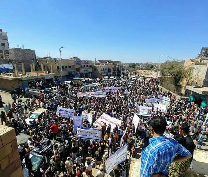 جماهير غفيرة لصبر والحجرية تحتشد رفضا لملشنة الجيش وتصدر هذا البيان التحذيري..