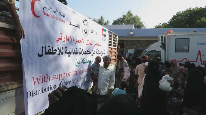 هلال الإمارات يدعم مركز الأمومة والطفولة والتوليد في أبين بالمكملات الغذائية