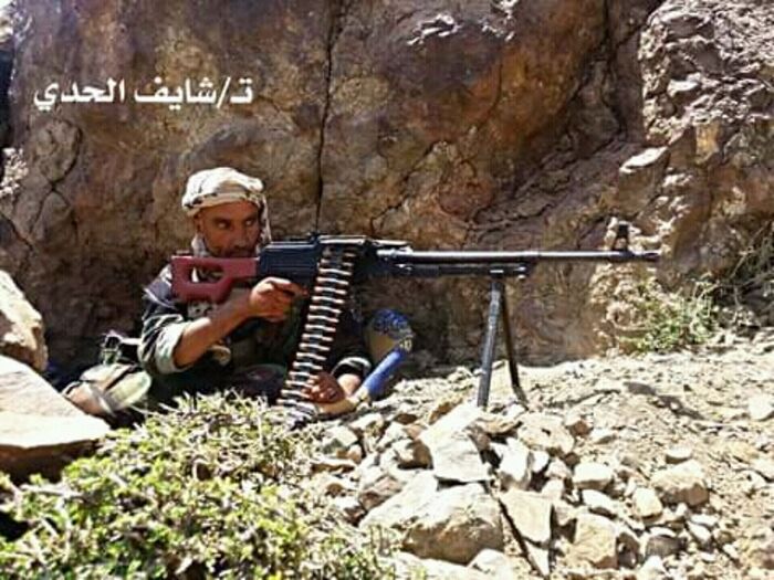 صورة تصيبك بقشعريرة.. جندي عشق (العولقي) فالتحق بخط النار الأوّل في #جبهة_العود #الضالع