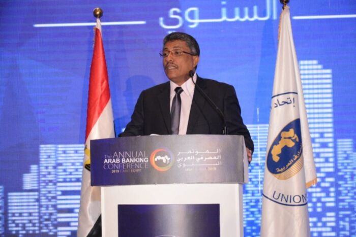 في حوار | مدير عام البنك الأهلي اليمني يكشف عن أسباب تأثر الاقتصاد العربي بالصراعات
