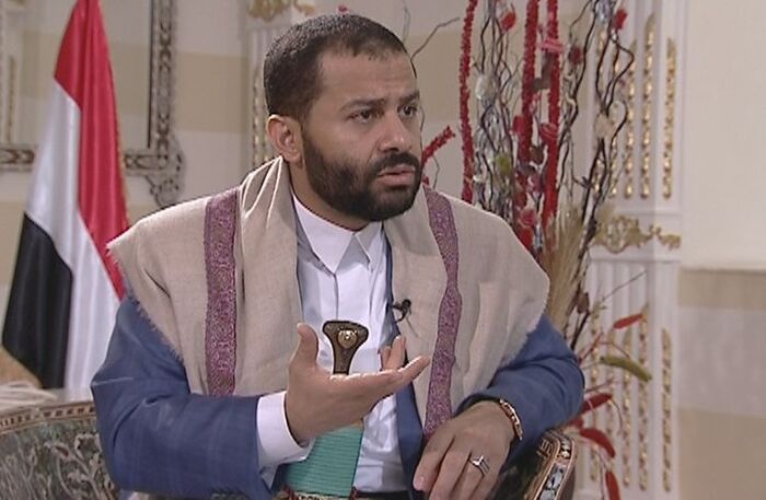 بوثائق مزورة.. الشيخ الاحمر يسطو على اراضي واسعة في الحديدة