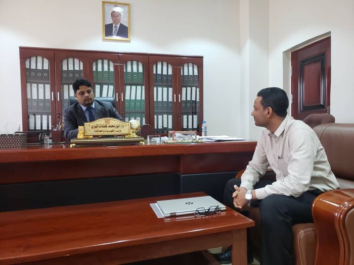 وزير الكهرباء والطاقة الدكتور المهري يلتقي محافظ أبين ويناقش معه اوضاع الكهرباء